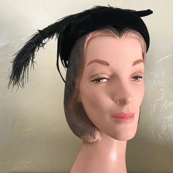 STYLISH 1950s BLACK VELVET CAP WITH OSTRICH AND BIOT FEATHERS Vintage Black Velvet Hat With Feathers Ladies Cap Movie Prop  main image 4